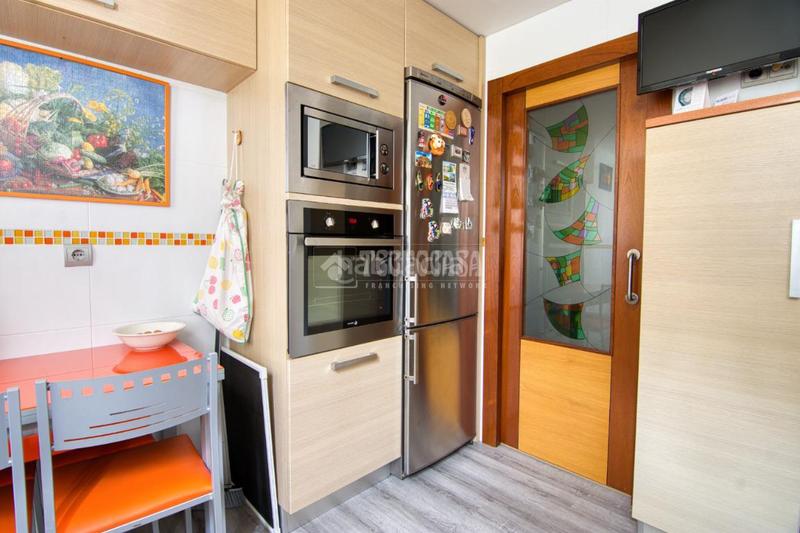 Foto b1e26c6e-7c6c-427f-be7c-db30af9586bd. Piso  en venta en Los Castros Santander