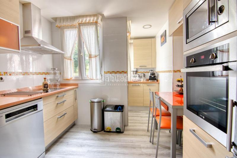 Foto da3f9bd8-d22c-47c9-b497-ddc6e2926c7a. Piso  en venta en Los Castros Santander