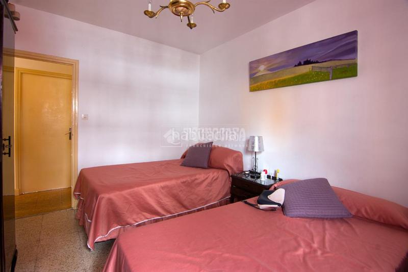 Foto 54357bcc-de36-48f9-8bf9-3a0c01e12442. Piso  en venta en Los Castros Santander