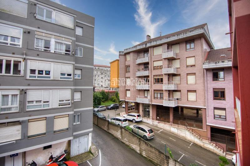 Foto a8b6a366-bd72-48d7-be81-1640f5d9bf53. Piso  en venta en Los Castros Santander
