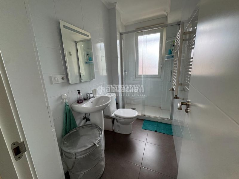 Foto 019917a6-291c-433e-bbbd-9c7921708f8b. Lloguer pis amb calefacció a Los Castros Santander