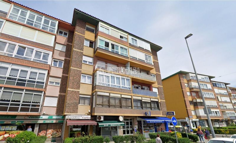 Foto 0646f18c-d4c7-44ef-994d-6d92362ce65e. Lloguer pis amb calefacció a Los Castros Santander