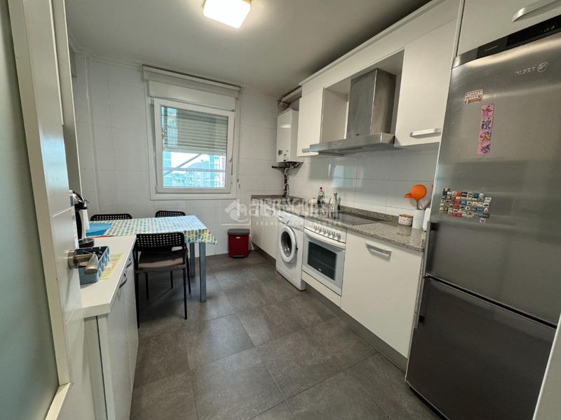 Foto 3b6a457f-2d6f-4dcf-8db8-e60dd281b0c8. Lloguer pis amb calefacció a Los Castros Santander