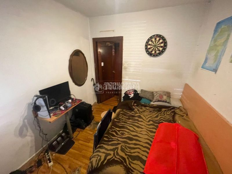 Foto c168c26d-bd1c-4a89-a2e8-6b74cb6ce5a3. Piso  en venta en Los Castros Santander