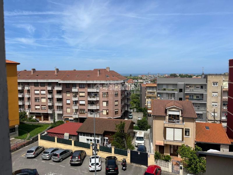 Foto 4296ac0b-d64e-44e3-879e-17c1418b2904. Piso  en venta en Los Castros Santander