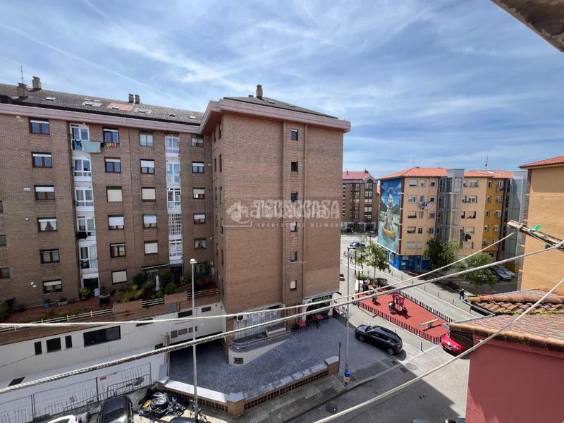 Foto d4571eaf-5cd7-4870-b160-d6ba9e362ab0. Piso  en venta en Los Castros Santander