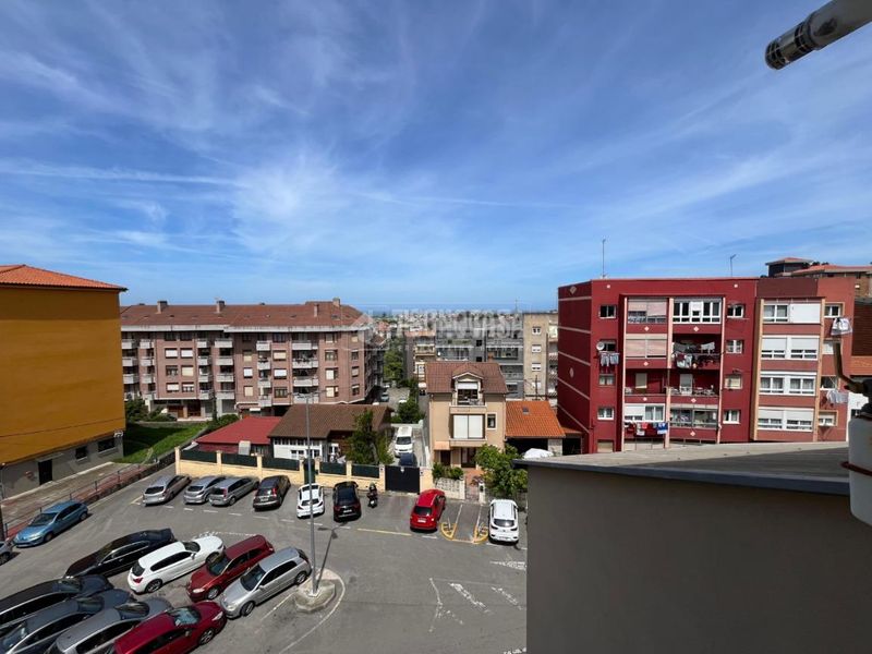 Foto df346b4d-0f80-4902-b531-1c7f9cfa6331. Piso  en venta en Los Castros Santander