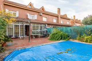Maison jumelée à Centro. Casa en venta en rivasvaciamadrid
