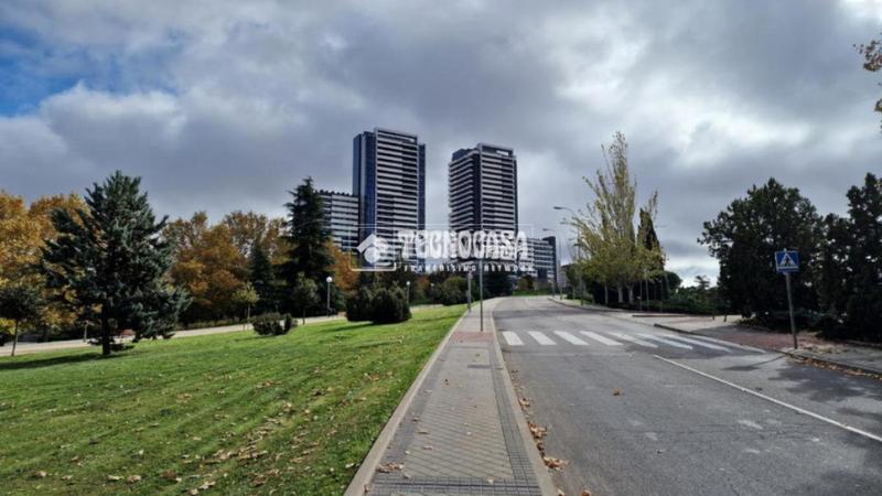 Foto 107840d8-fd55-41e1-b343-f7db142b2e2f. Piso  en venta en Valdeacederas Madrid