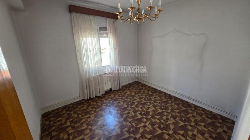 Foto accde9af-f881-4ff3-90fb-c0081eaa5d5c. Piso  en venta en Valdeacederas Madrid