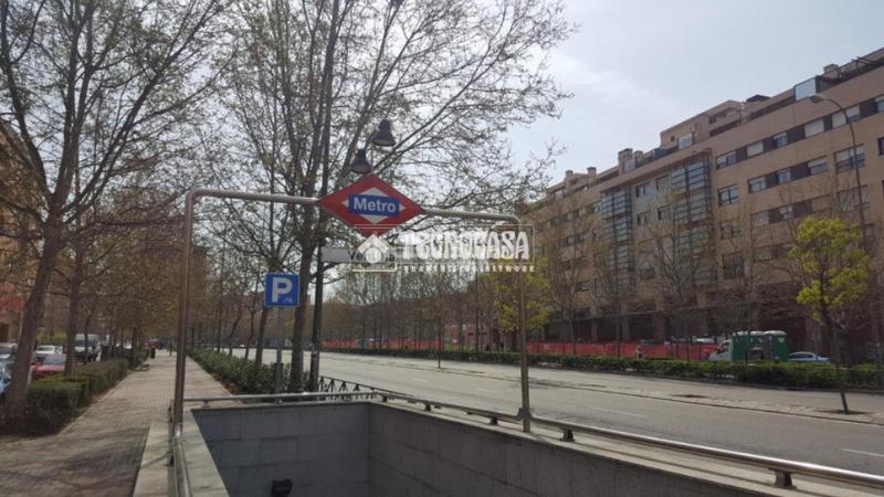 Foto c2e010cb-a0f1-4295-9517-8a86650d3f14. Piso  en venta en Valdeacederas Madrid