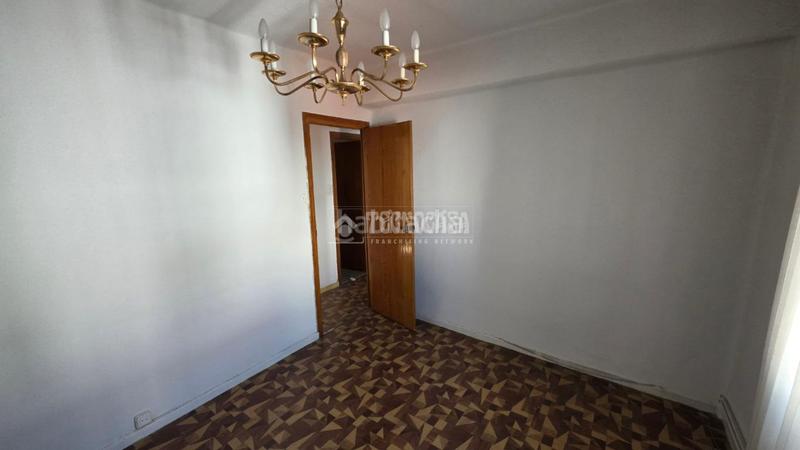 Foto f4f104b1-6e18-482a-a669-29085a5cdc8c. Piso  en venta en Valdeacederas Madrid