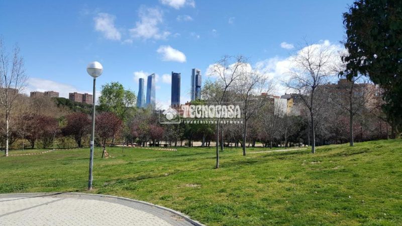 Foto 0eb89a8e-6df1-4cff-8a77-f1d31b55d8b0. Piso  en venta en Valdeacederas Madrid