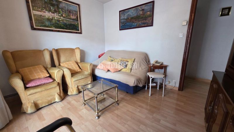 Foto 2ba1df7c-85f3-417c-a994-b023f97c53c9. Piso  en venta en Valdeacederas Madrid