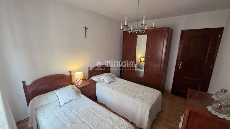 Foto 6d335ff5-f4d1-428d-91ca-3499fe46dd50. Piso  en venta en Valdeacederas Madrid