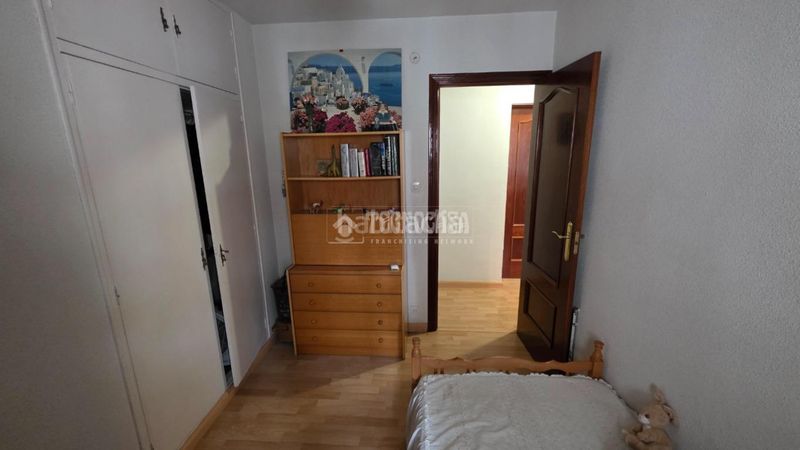 Foto 97904b65-f4c5-4b69-a7bb-a567c7536b1e. Piso  en venta en Valdeacederas Madrid