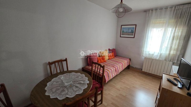 Foto bdd64607-5a3c-4f6c-b869-a7ccc6a52247. Piso  en venta en Valdeacederas Madrid