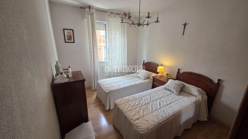 Foto db5435ca-1119-49ad-91bd-73e88d22f74d. Piso  en venta en Valdeacederas Madrid