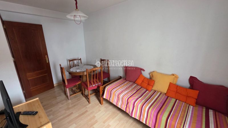 Foto dea25ea0-948b-4419-bcfe-2e69fdcb23d2. Piso  en venta en Valdeacederas Madrid