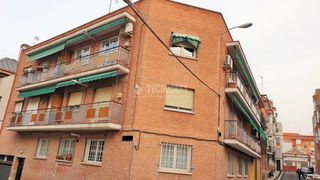 Business premise in Valdeacederas. Local comercial en venta en madrid