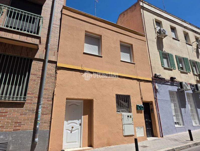 Foto a9ac3655-02a4-4bf8-8777-4858cbbdd8fe. Casa amb calefacció a Valdeacederas Madrid