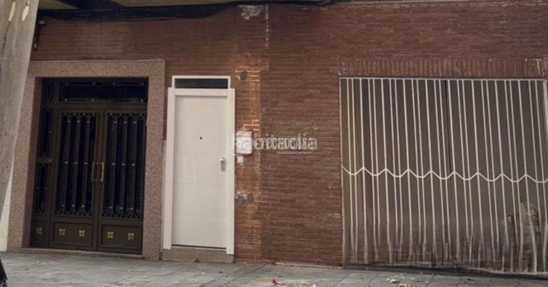 Foto c43696dd-55ca-4412-8101-de9944293052. Pis amb calefacció a Valdeacederas Madrid