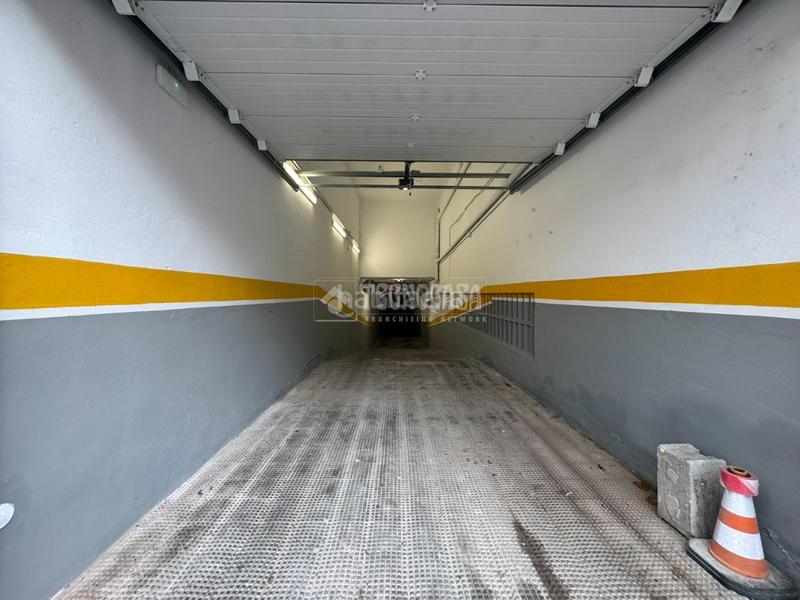Foto 4bd20df3-7931-4f2c-b5d7-0e6483e8806f. Parking coche boxplaza de garaje en venta en Los Castillejos - La Trinidad Málaga