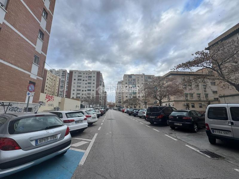 Foto 5a28bce5-35b6-4c01-aed1-8edd81629a5d. Parking coche boxplaza de garaje en venta en Los Castillejos - La Trinidad Málaga