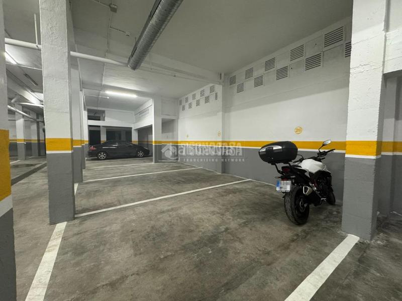 Foto b42b0967-5465-423d-a67b-4c679cf8ef56. Parking coche boxplaza de garaje en venta en Los Castillejos - La Trinidad Málaga