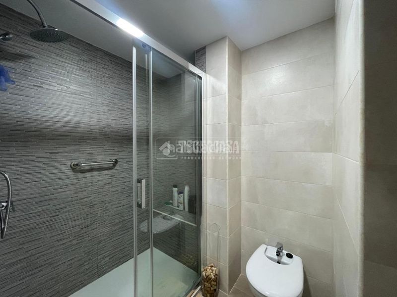 Foto 08bb116d-7401-41b2-be0a-4fefc6b5ee21. Pis amb aparcament a Los Castillejos - La Trinidad Málaga