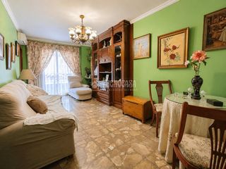 Pis  Calle martínez de la rosa. Piso en venta en málaga