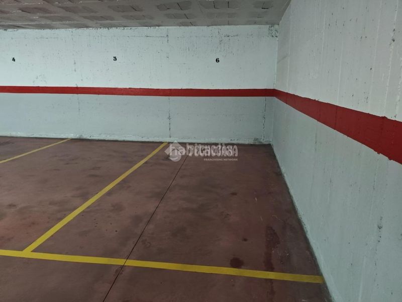 Foto e14a9c0b-3d8c-4114-b259-cc4d9ce844a5. Aparcament cotxe a Suárez Málaga