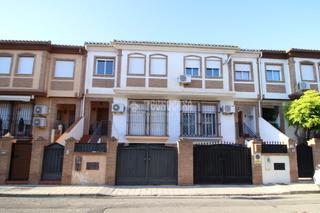 Doppelhaus in Residencial Triana - Barrio Alto. Casa en venta en las gabias
