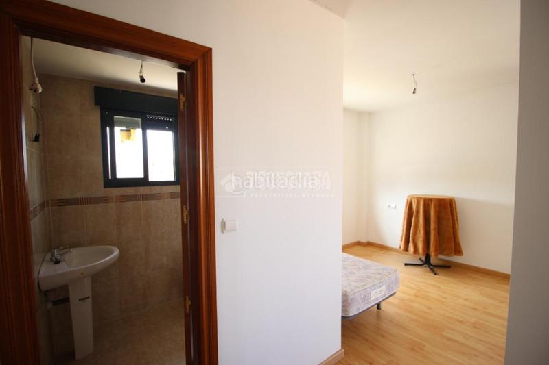 Foto 5e4f2c1c-2b59-4bde-958f-fd1d82712b27. Estudi amb aparcament a Las Flores - Huerta Gabias (Las)