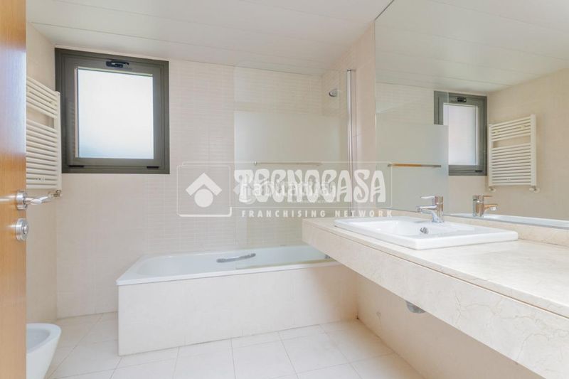Foto faeb6a45-b435-4853-a3d6-9222ee6989ab. Pis amb calefacció aparcament a primera fase-nuevo Tres Cantos Tres Cantos