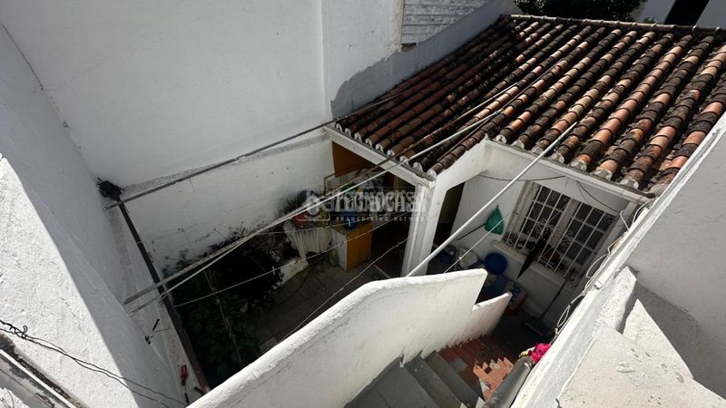Foto 7e6a1e1c-70b3-45f6-ad97-7c39f6134484. Casa aparellada a Casco Antiguo Marbella
