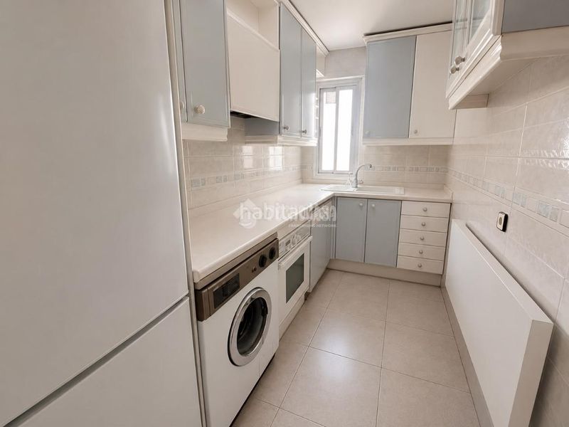 Foto 8fdfbf8a-c40d-4960-9a9d-5c966f275290. Piso  en venta en Palos de Moguer Madrid
