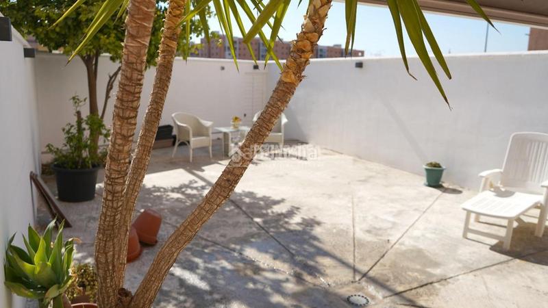 Foto e979cc3d-2b38-462b-a33b-bc5263f792d7. Maison jumelée avec parking dans Olivar de Quintos Montequinto