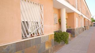 Casa aparellada a Olivar de Quintos. Casa en venta en dos hermanas