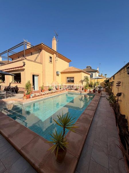 Foto 7dd58890-6a6c-464e-9e5c-3ee1a0db0d44. Casa amb aparcament piscina a Olivar de Quintos Montequinto