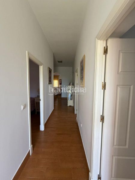 Foto 587ff975-91c8-4469-b9e4-7f239d45812f. Casa a Entrenúcleos Dos Hermanas