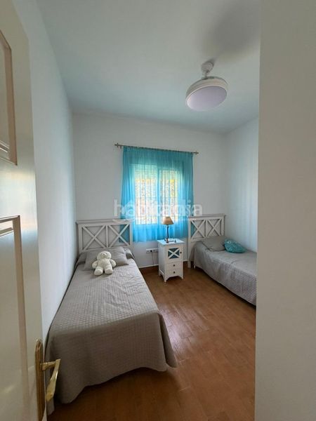 Foto b9e5e210-5854-4d8a-8f00-f88d695fc68e. Casa a Entrenúcleos Dos Hermanas