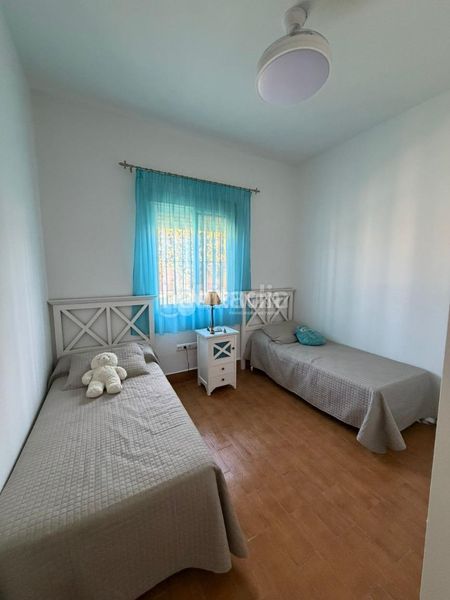Foto c8240d6c-aba7-4d52-a961-f6ed9d5bca05. Casa a Entrenúcleos Dos Hermanas