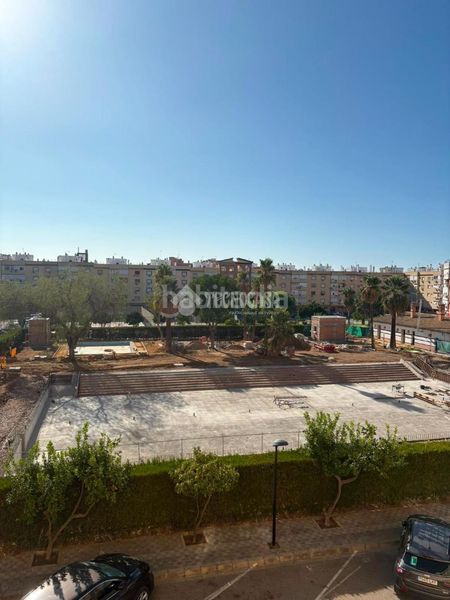 Foto 1e294c14-7d0e-403e-9b59-d6e7c8dfecdf. Pis amb piscina a Avenida de Europa Montequinto