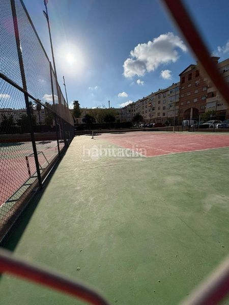 Foto fd1c1c3a-32c8-4a01-b800-2c14429fcbf4. Pis amb piscina a Avenida de Europa Montequinto