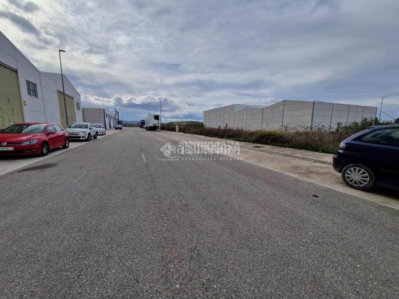 Foto ae66515e-fe86-4de6-b983-dd0458d9a57a. Area edificabile industriale in Osuna