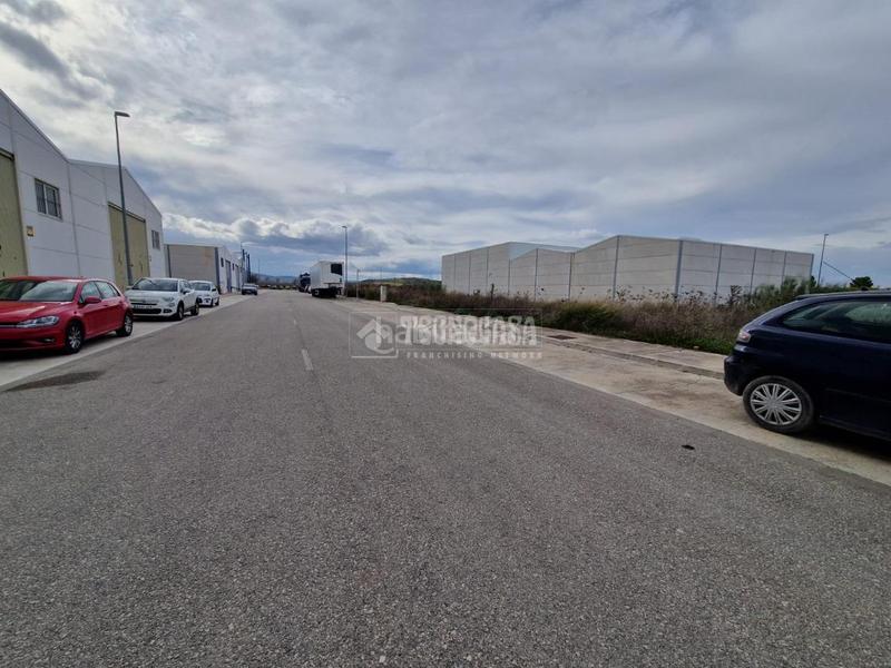 Foto bad7d64b-9e2e-47d6-a637-e8edd96c54e0. Area edificabile industriale in Osuna