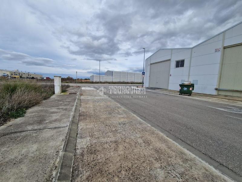 Foto cc07da88-9c41-4235-9ab7-d09e2672a9ba. Area edificabile industriale in Osuna