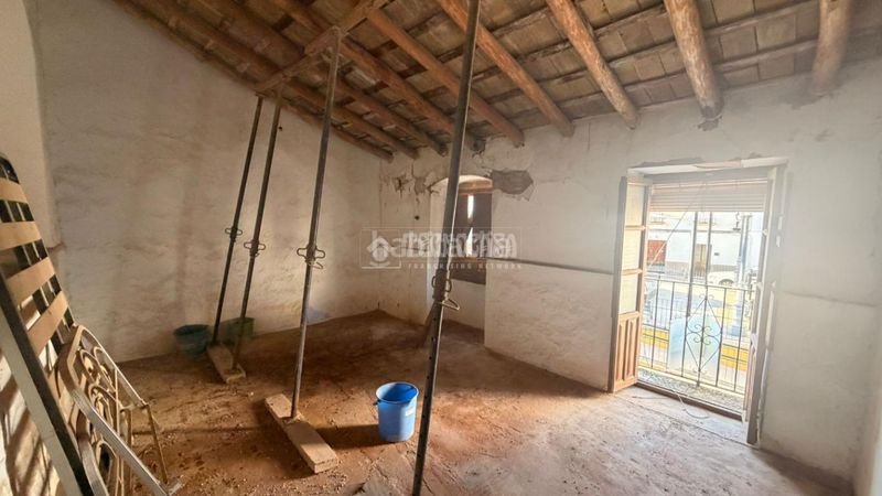 Foto 4b0f6404-e488-4765-ba0e-5432c0c15a37. Casa a Lantejuela (La)