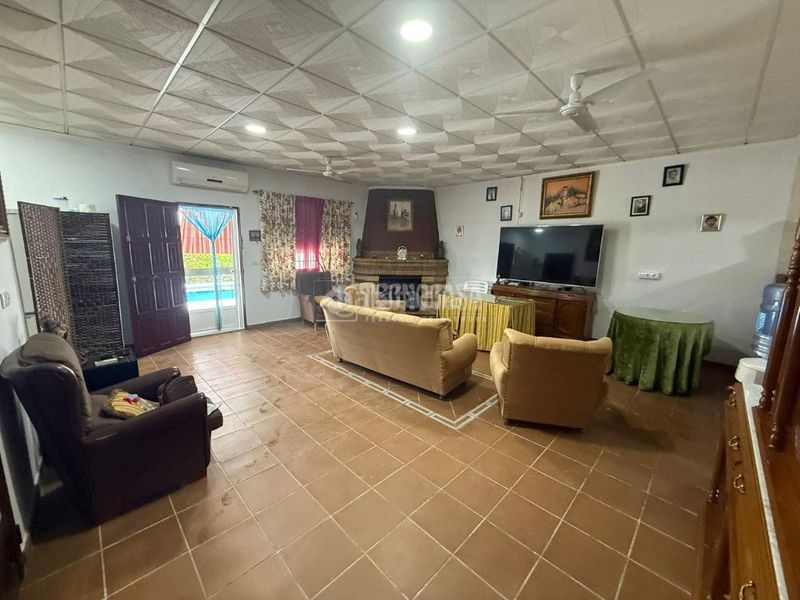 Foto d7293421-7bb2-41c9-89cc-519f663e3c0a. Masia amb calefacció a Arahal